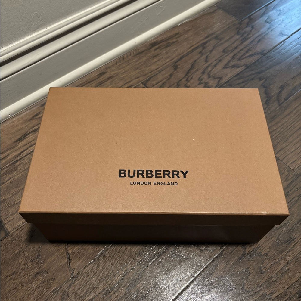 Burberry Slides - Picture 6 of 6